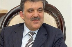 الرئيس التركي ينقذ مواطناً من تحت أنقاض خلّفها زلزال