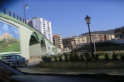 مواطنون يحتجون للمطالبة بإصلاح الطرقات وآخرون من أجل توقيف أشغالها في تيزي وزو