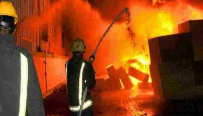 فلسطيني يطعن أبنائه الثلاثة ثم يضرم النّار في جسده بغزّة