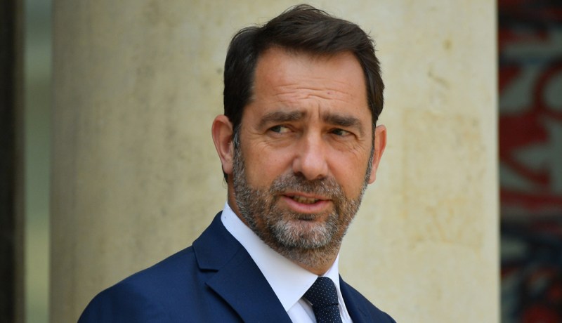 وزير الداخلية الفرنسي: 1500 مخرب اندسوا بين السترات الصفراء لإحداث انزلاقات