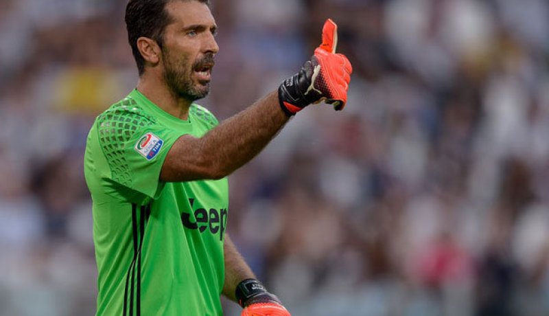 “بوفون” يودع الأسطورة “بولت” بكلمات مؤثرة