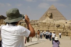 السلطات المصرية تطلب من مواطنيها عدم السفر برا إلى العاصمة الليبية