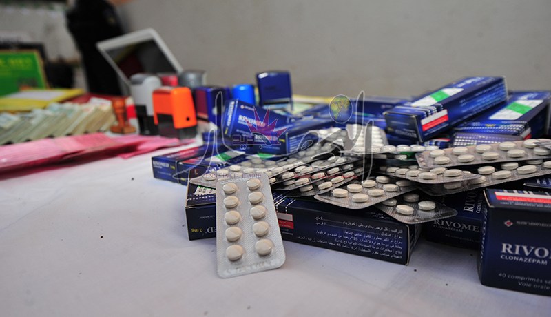 طبيبة تروج المهلوسات رفقة شخصين داخل مقهى أنترنت في الثنية ببومرداس