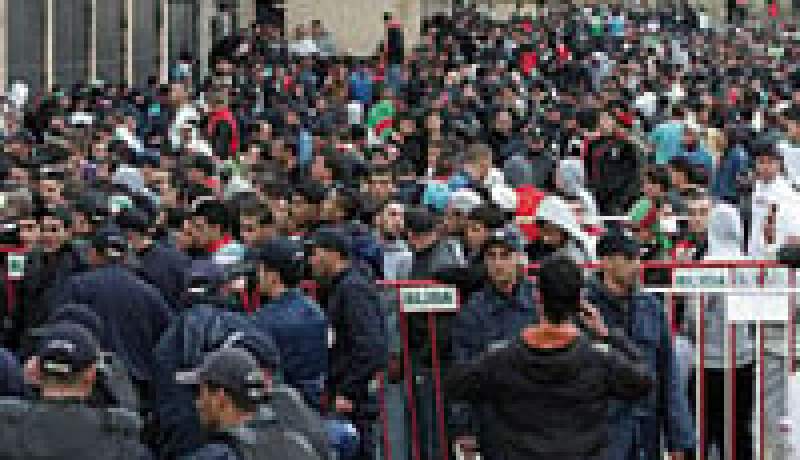 تذاكر نهائي كأس الجزائر بأسعار خيالية في السوق السوداء بتيزي وزو