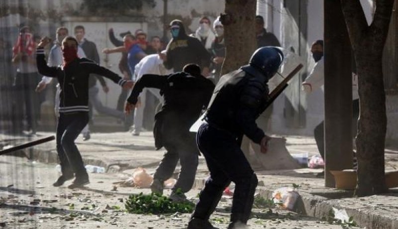 أيها الجـزائـريــون لا تنســاقوا وراء دعـــاة الفتــنــة والتحــريــض