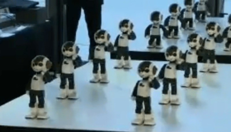 فيديو لمجموعة روبوتات في عرض راقص مذهل