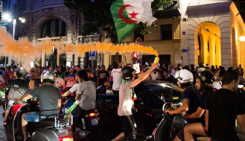 السلطات الفرنسية تمنع عرض مباراة الجزائر وألمانيا المرتقبة يوم الاثنين المقبل عبر الشاشات العملاقة