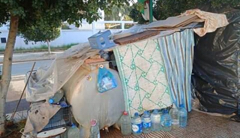 الشلف: الوالي يسدي تعليمات للتكفل بعائلة تتخذ من سيارة مأوى لها بحي الزبوج