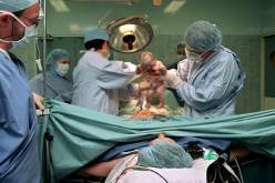 فضيحة…مستشفى «بلفور» بالحراش يسلّم رضيعة لعائلة غير عائلتها