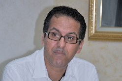 الفنان كمال بوعكاز يعرض آخر أعماله في إفتتاح الأيام الوطنية للمونولوج بالقليعة