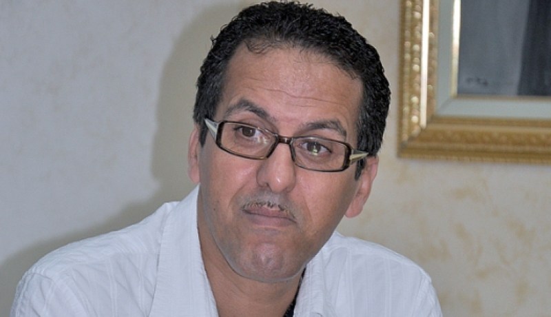 الفنان كمال بوعكاز يعرض آخر أعماله في إفتتاح الأيام الوطنية للمونولوج بالقليعة