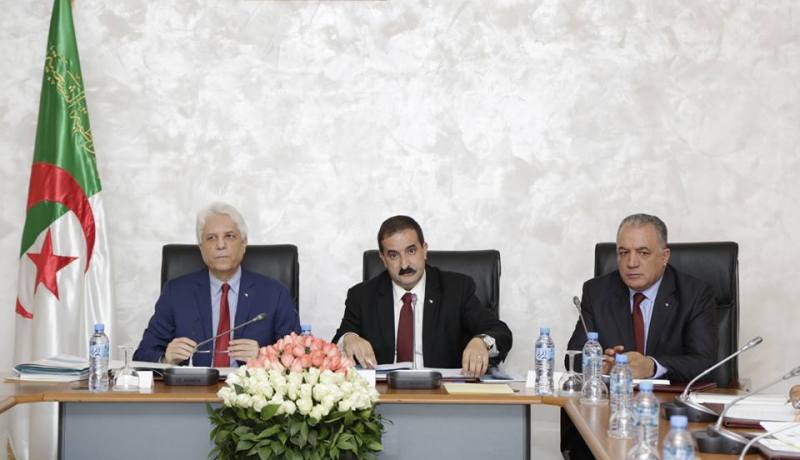الطيب لوح يعرض قانون تنظيم السجون واختصاصات مجلس الدولة أمام مجلس الأمة