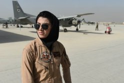 أول طيارة أفغانية تطلب اللجوء في الولايات المتحدة وتتهم بالخيانة