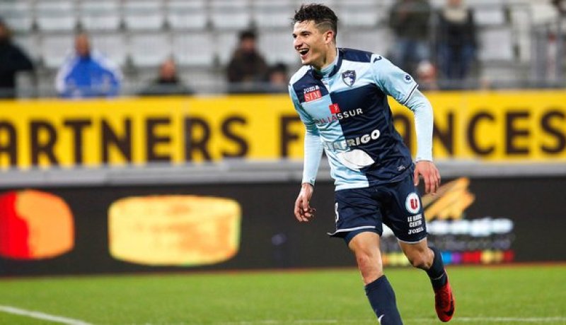 “الكناري” قريب من التعَاقد مع “فرحات” !!