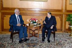 الرئيس بوتفليقة يستقبل صائب عريقات