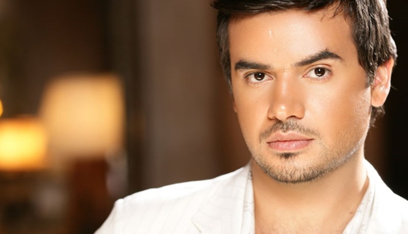 سامو زين يبكي بحرقة على المباشر: والدي قتل عمدا في سوريا