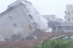 انهيار أرضي يدفن 22 مبنى في الصين