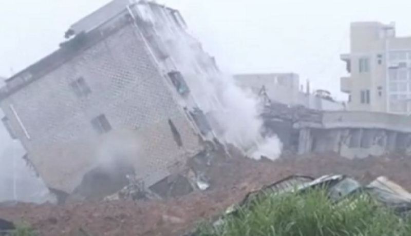 انهيار أرضي يدفن 22 مبنى في الصين