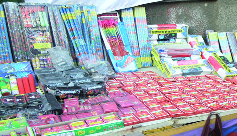 الجمارك تتابع تاجر من العلمة استورد مفرقعات بقيمة 4.5 مليار سنتيم