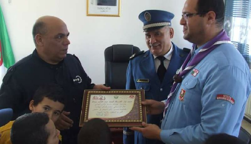 بالصور..أشبال الكشافة الإسلامية في ضيافة أمن أم البواقي