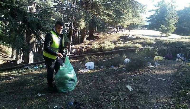بالصور….عملية تنظيف في الحظيرة الوطنية بالشريعة