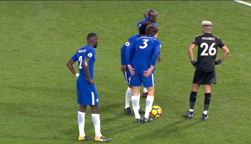 محرز يقود ليستر للصمود أمام تشيلسي في ستامفورد بريدج