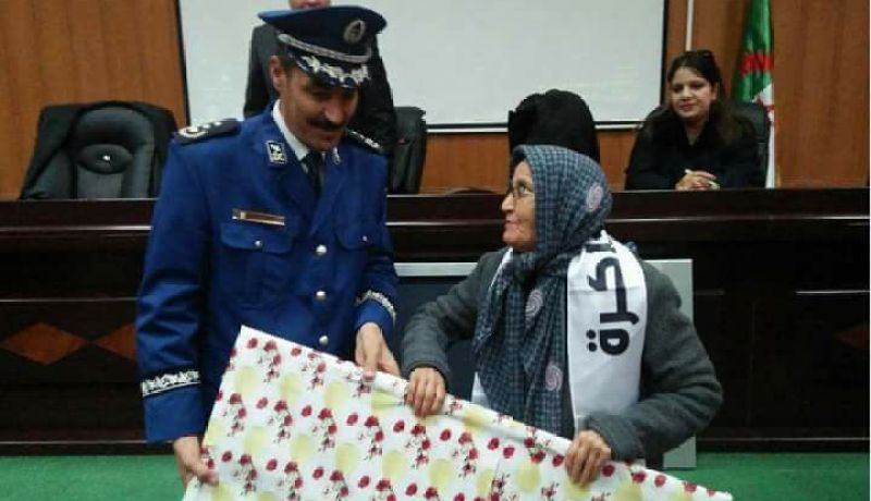 بالصور.. أمن سيدي بلعباس يكرم مجاهدات الولاية