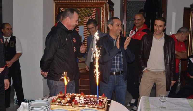 بالصور.. لاعبو سوسطارة يفاجئون حداد بعيد ميلاده !