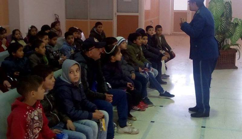شرطة الحدود الجوية بمطار الأغواط تستقبل المتمدرسين