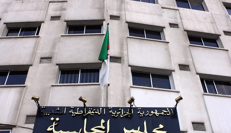 94 ٪ تضخيم لفواتير شراء الشاحنات والجرّافات بمجمع «إيميتال»