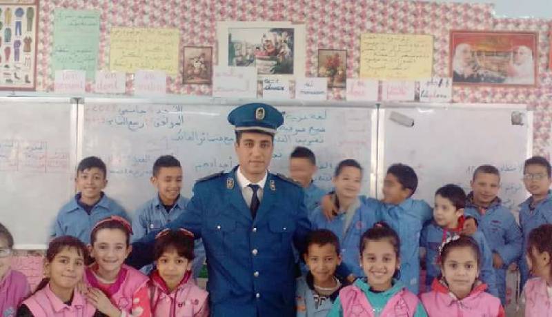 بالصور…أمن أم البواقي يُحسس ضد مخاطر الإنترنيت