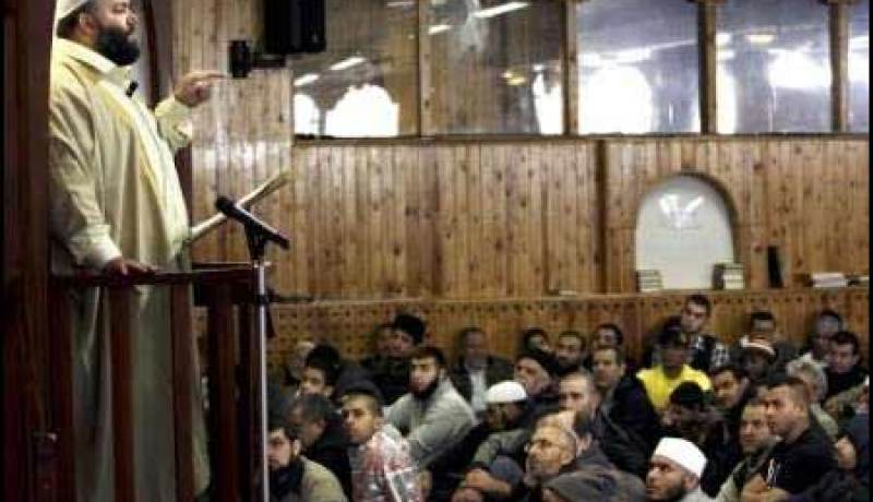 400 إمام من بينهم 120 جزائري تكفلوا بإمامة المهاجرين في مساجد فرنسا خلال شهر رمضان