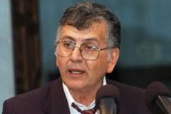 تدهور صحة الشاعر الفلسطيني سميح القاسم