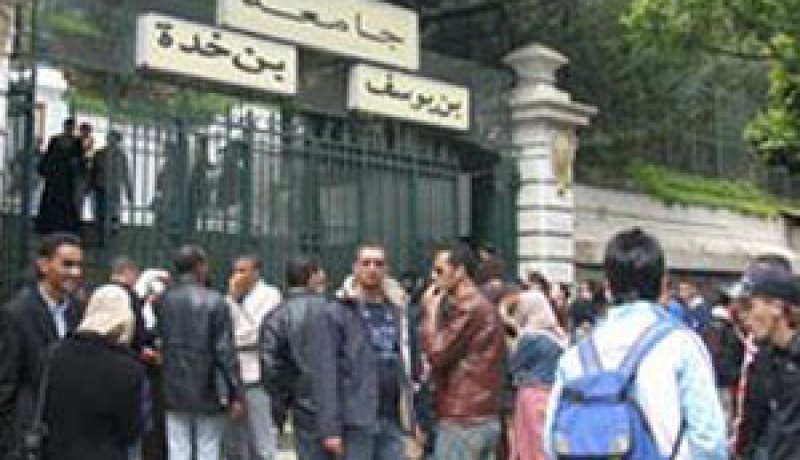 جامعيون يدعون من الجزائر إلى البحث عن السبل الكفيلة بالتكفل بانشغالات الشباب