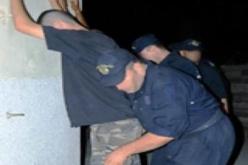 إيقاف شخصين مشتبه في تورطهما في تسويق أسلحة نارية دون رخصة في بسكرة