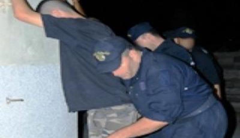 إيقاف شخصين مشتبه في تورطهما في تسويق أسلحة نارية دون رخصة في بسكرة