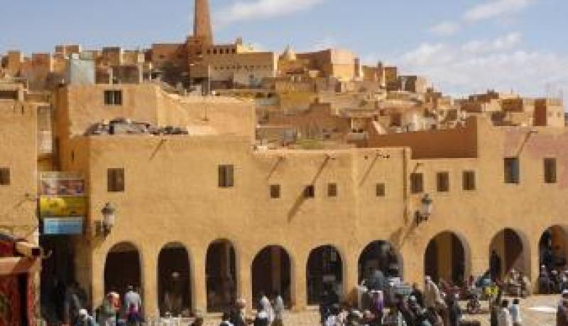تجار ولاية غرداية يعلقون اضرابهم بعد اجتماعهم بالأمين العام و وزير الداخلية