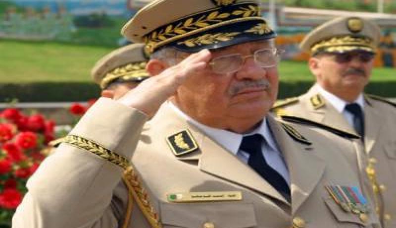 قايد صالح يشرف على تقليد الرتب لعدد من الضباط السامين في الجيش