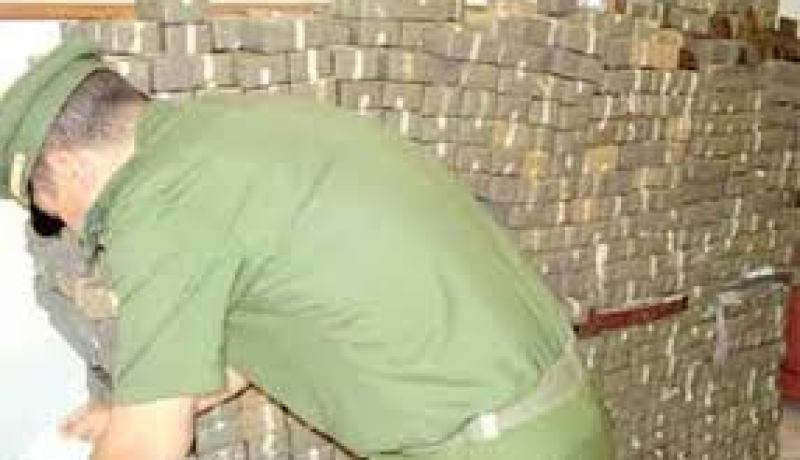 توقيف 4 مهربين وحجز 20 قنطار من الكيف في بشار
