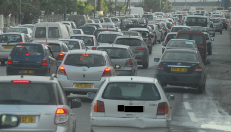 النقل الجماعي المتطور الحل الوحيد لأزمة الاختناق المروري بالمدن الجزائرية