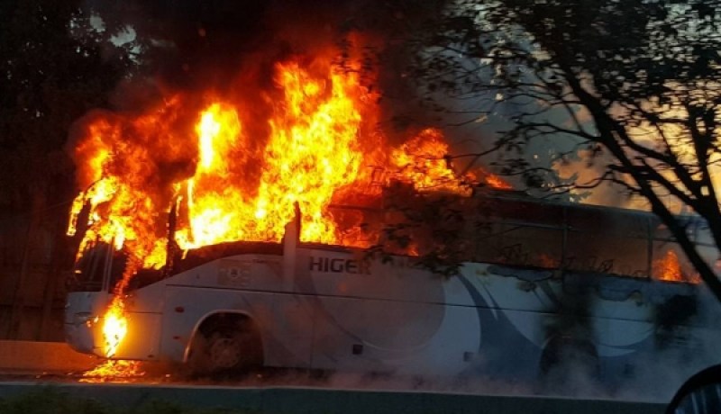 26 جريحا تونسيا في حريق بحافلة بأم الطبول بالطارف