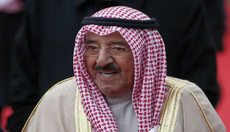 أمير الكويت يدخل المستشفى