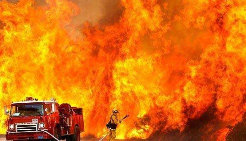 اربعة قتلى في حريق ضخم في خزانات للنفط قرب كييف