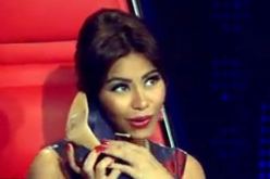 شيرين لم تتعلم من الدرس وترفع حذاءها من جديد