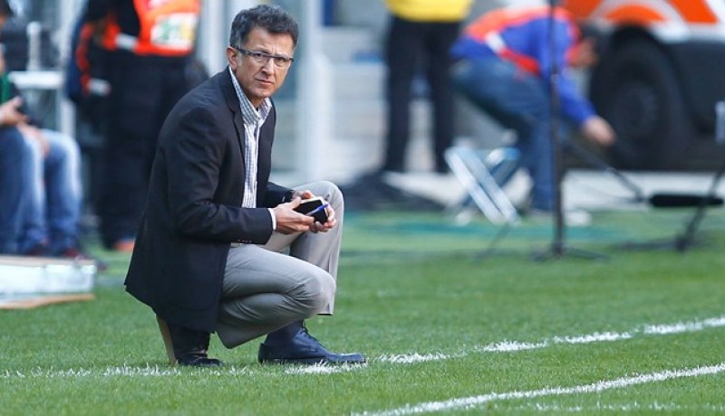 الفيفا يوقف مدرب المكسيك 6 مقابلات