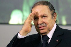 بوتفليقة يكرم المثقفين والفنانين في يوم العلم