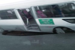 شيخ يحاول الانتحار برمي بنفسه من نافذة حافلة بالسوقر