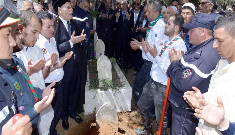 تشييع جنازة الشيخ بوعمران بمقبرة سيدي فرج