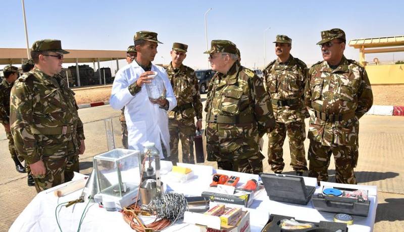 بالصور.. الفريق قايد صالح يزور المستودع القطاعي للوقود بتمنرست