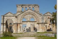 منحرفون يحولون كنيسة الى وكر للرذيلة والخمور بالوادي